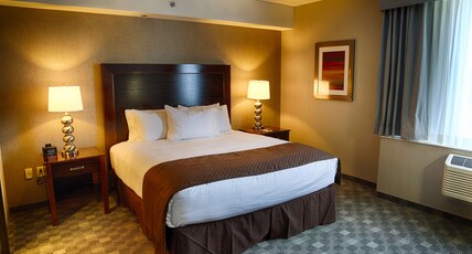 DoubleTree by Hilton Lawrenceburg Room Type - 1KG 2ROOM SUITE RIVER VIEW