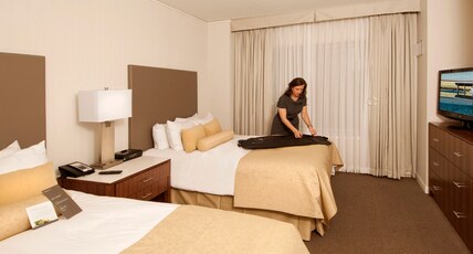 InterContinental SUITES HOTEL CLEVELAND Room Type - 2 Double Junior Suite Allergen Treated