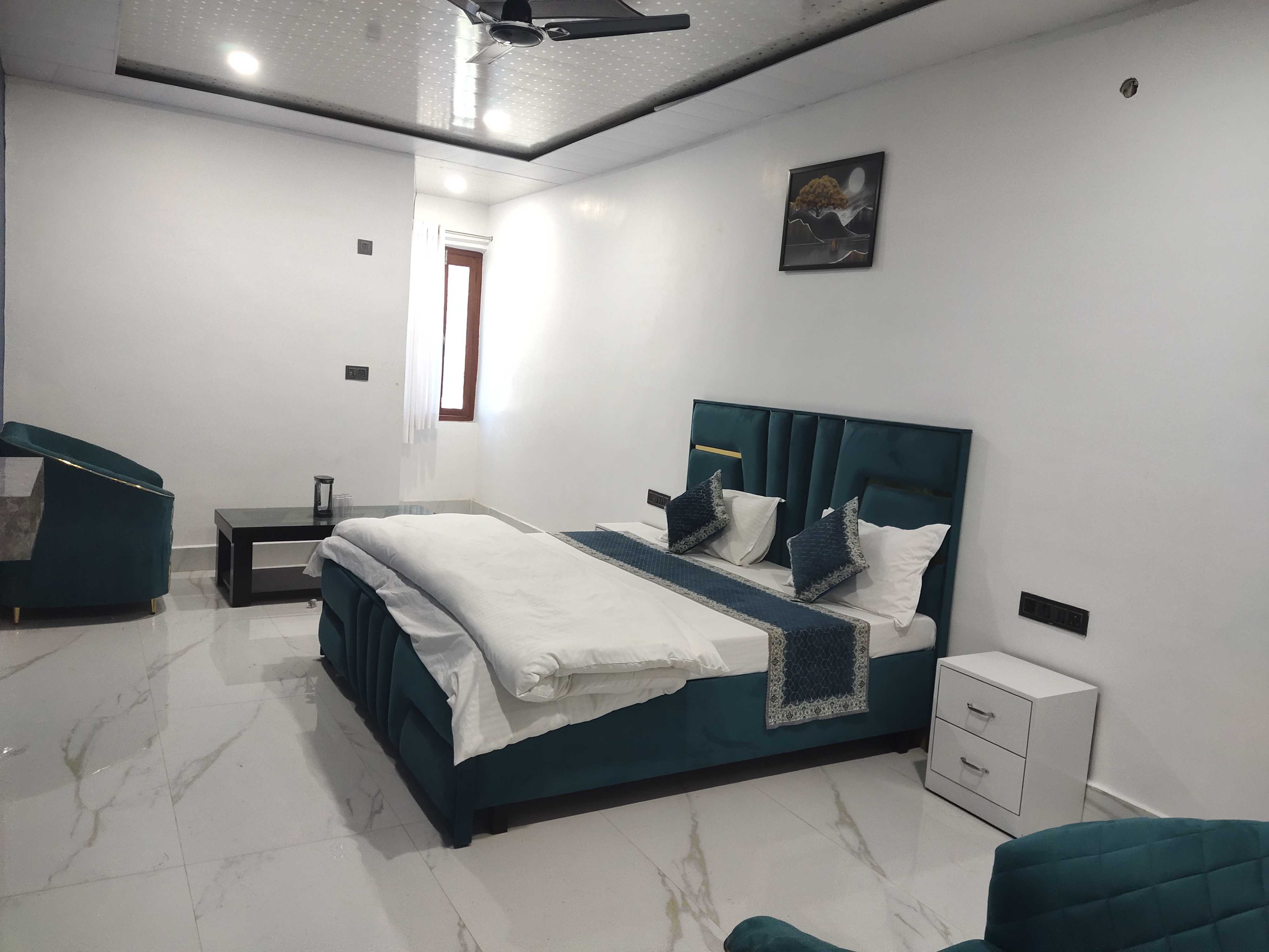 Hotel O by OYO Saraswati Palace - Tap to explore photos