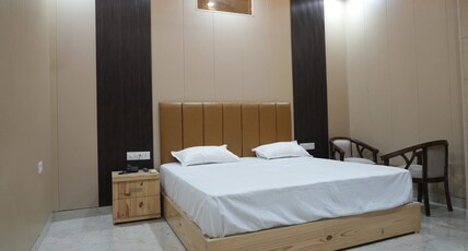 The pearl hotel Room Type - SUPER DELUXE AC The pearl hotel Room Type - SUPER DELUXE AC