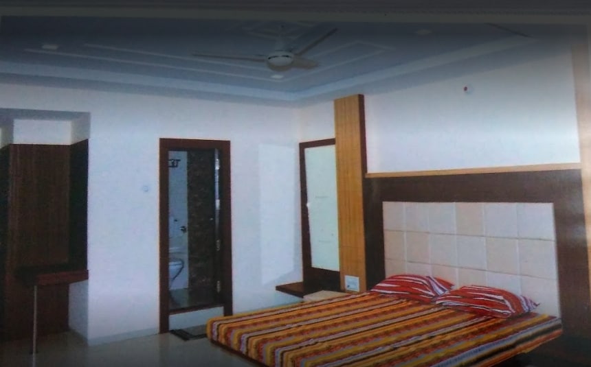 Hotel Vishwakarma - Tap to explore photos