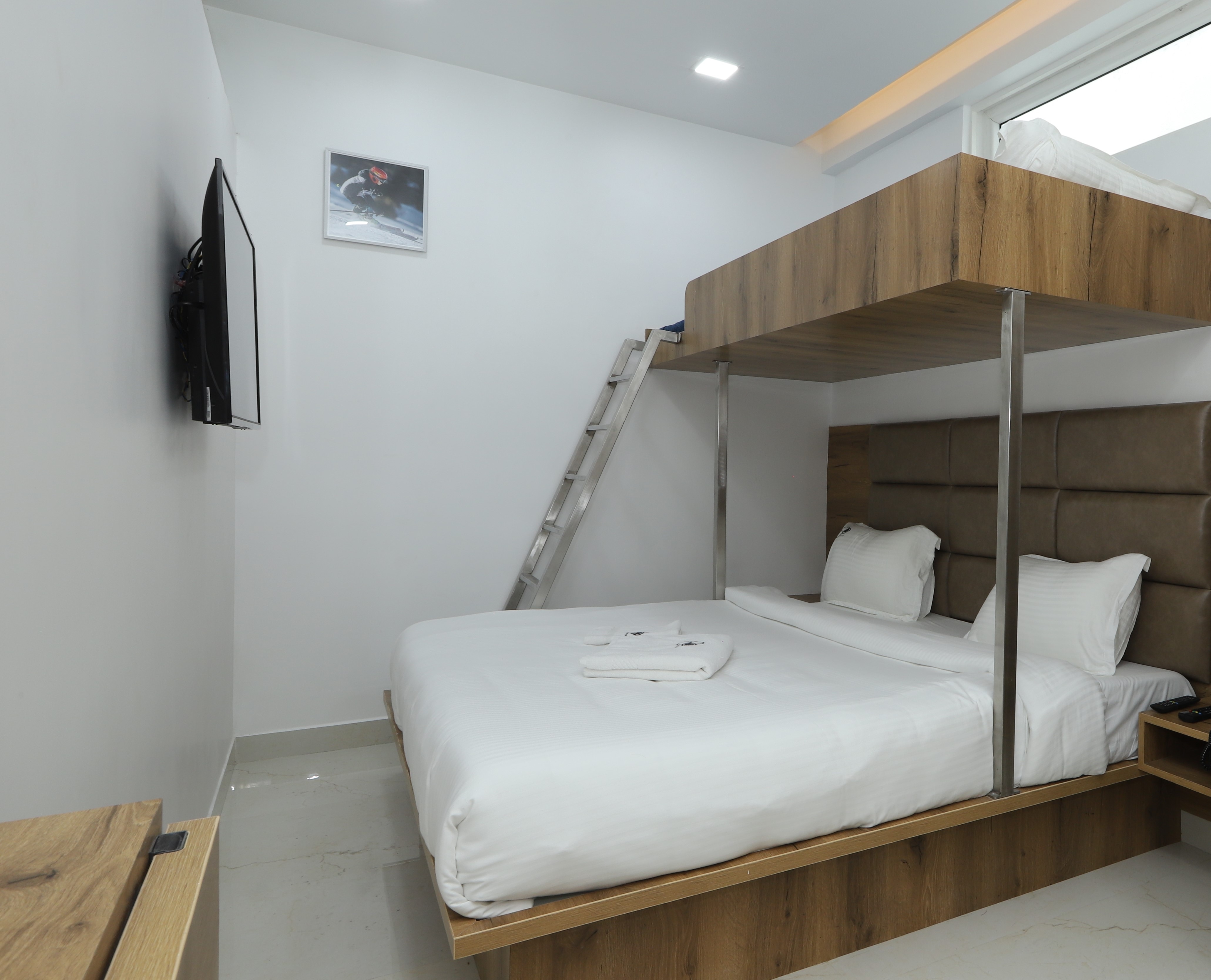 SIRA ROOMS - Tap to explore photos