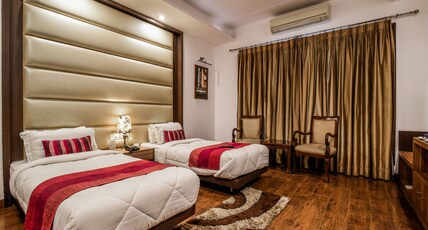 Indiyaah Inn DLF Phase 2 | CyberCity Room Type - Superior Room with Balcony