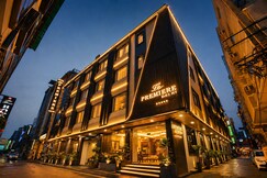 Hotel Le Premier Near Delhi Airport