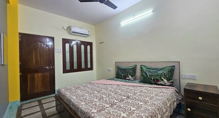 Saraogi Homestays Room Type - Economy Premium