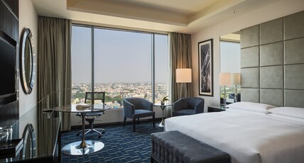 Renaissance Bengaluru Race Course Hotel Room Type - Guest Room, 1 King Bed with Bathtub