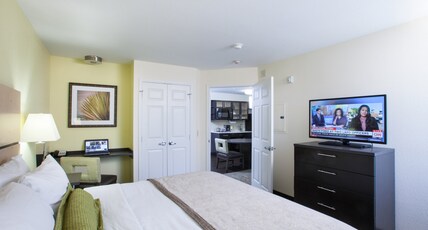 Candlewood Suites NEW BRAUNFELS, an IHG hotel Room Type - 1 King Studio Suite Communications Mobility Accessible Candlewood Suites NEW BRAUNFELS, an IHG hotel Room Type - 1 King Studio Suite Communications Mobility Accessible