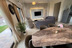 Aviators Abode with Private pool & Mountain View