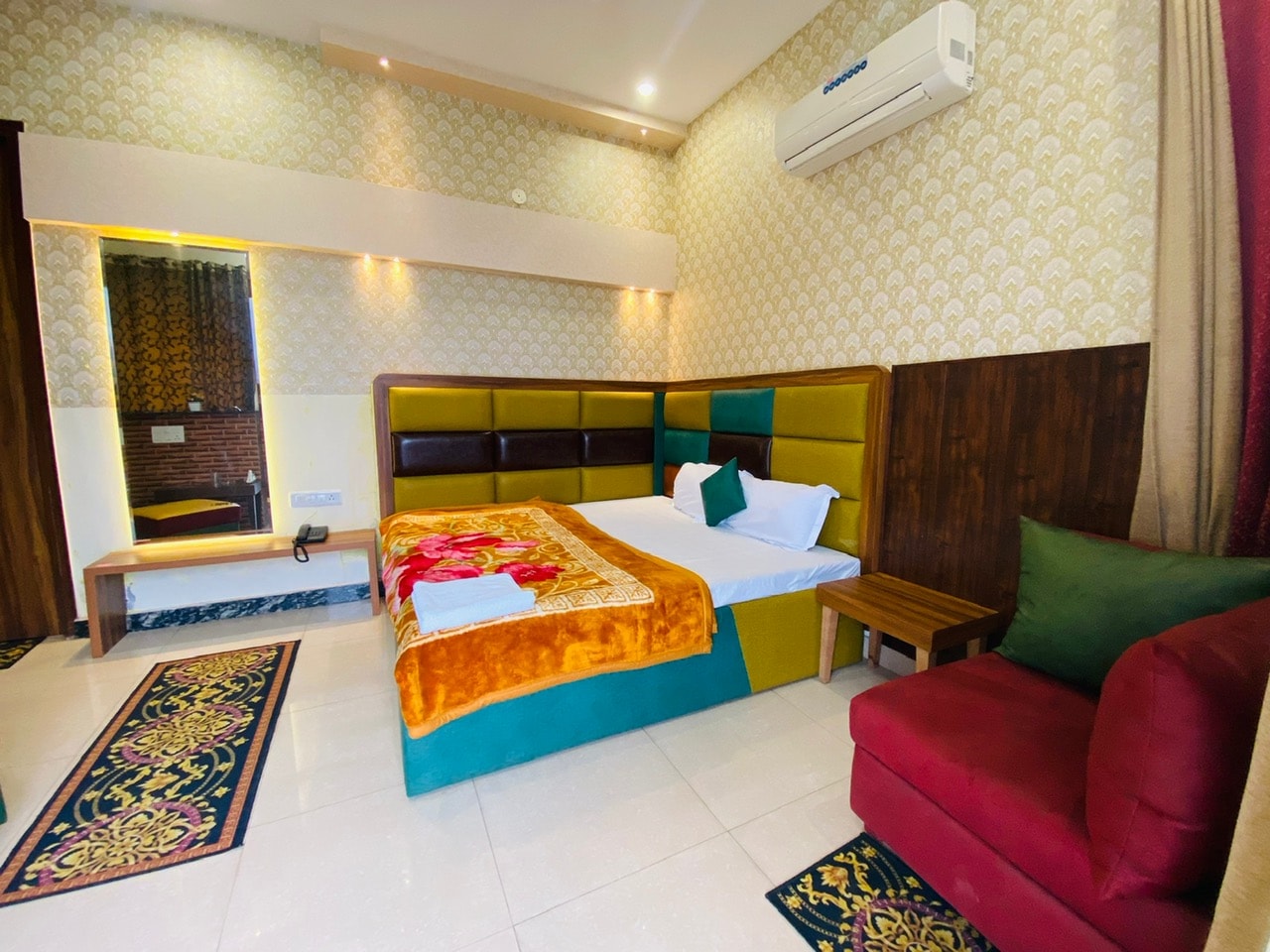 Hotel Sharan Square - Tap to explore photos