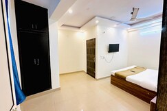 Galaxy Plaza Mayur Vihar Phase 1