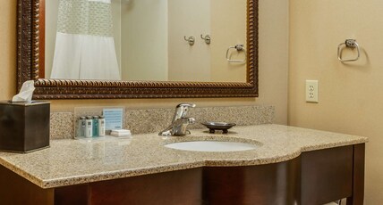 Hampton Inn by Hilton Bennington Room Type - KING STUDY-NON SMOKING