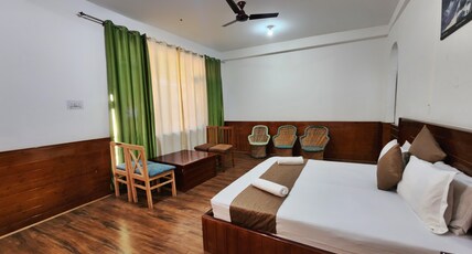 Hotel Green Valley Room Type - Deluxe Room