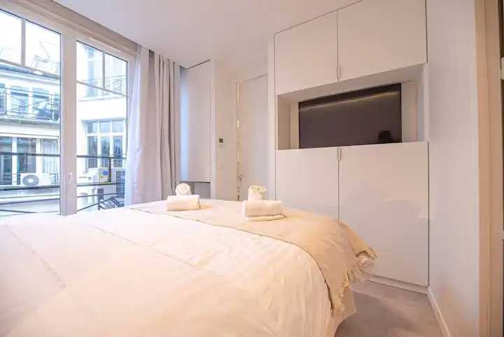 Superb Appt with AC - 2BD/6P - Madeleine/Opera - Tap to explore photos