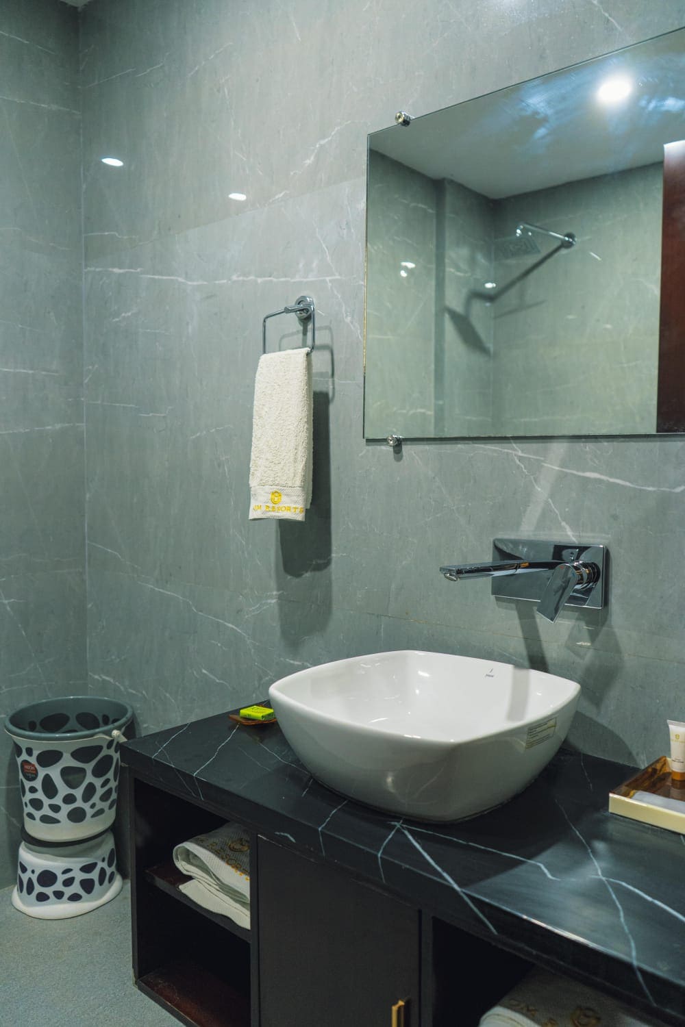 Om Resorts - Tap to explore photos