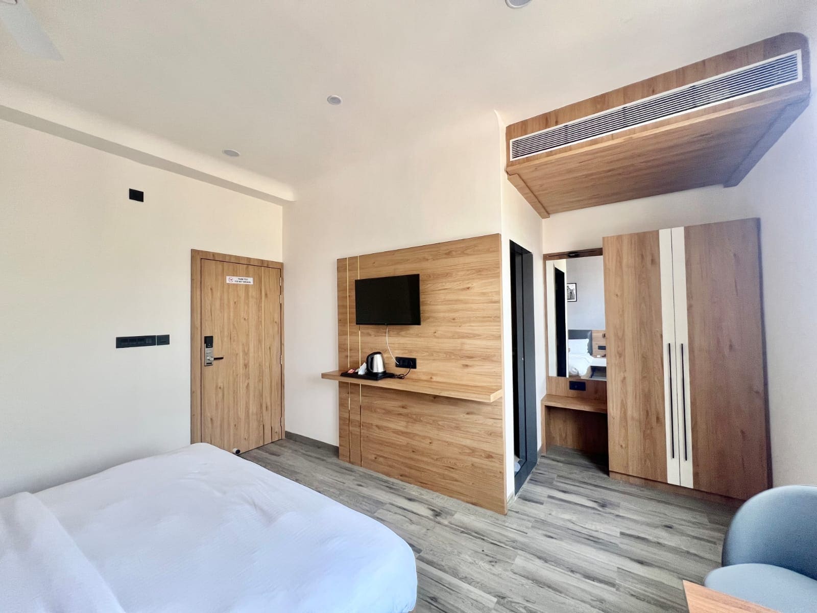 Hotel Siya - A Unit of Hotel Anushree - Tap to explore photos