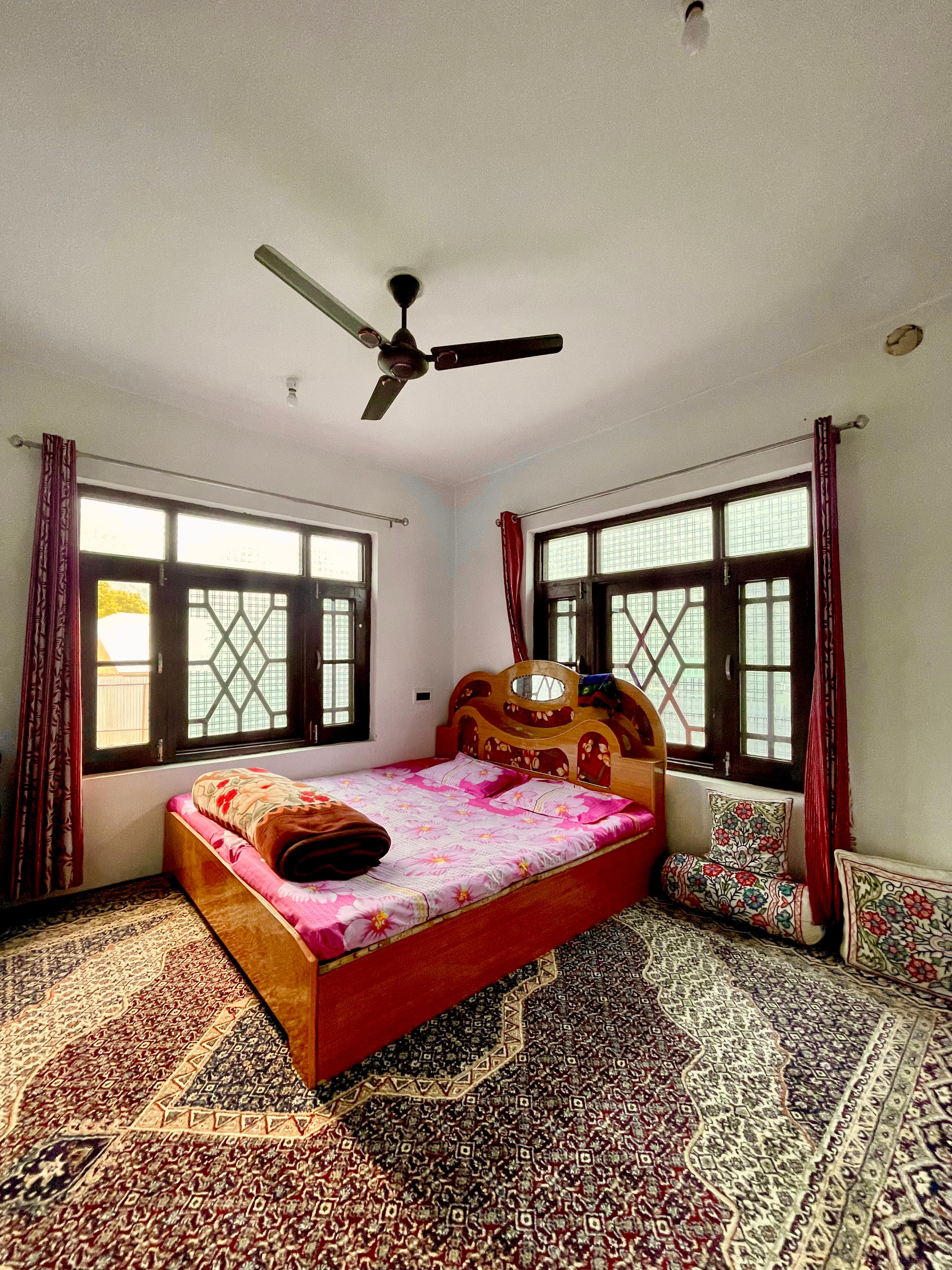Rose wood home stay - Tap to explore photos