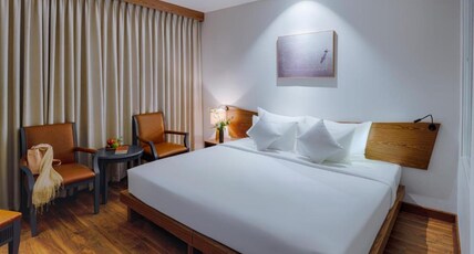 Silverland Min Hotel Room Type - Deluxe double or twin room with small window Silverland Min Hotel Room Type - Deluxe double or twin room with small window
