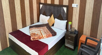 Hotel Shri Hari Room Type - Royal Deluxe Double Room