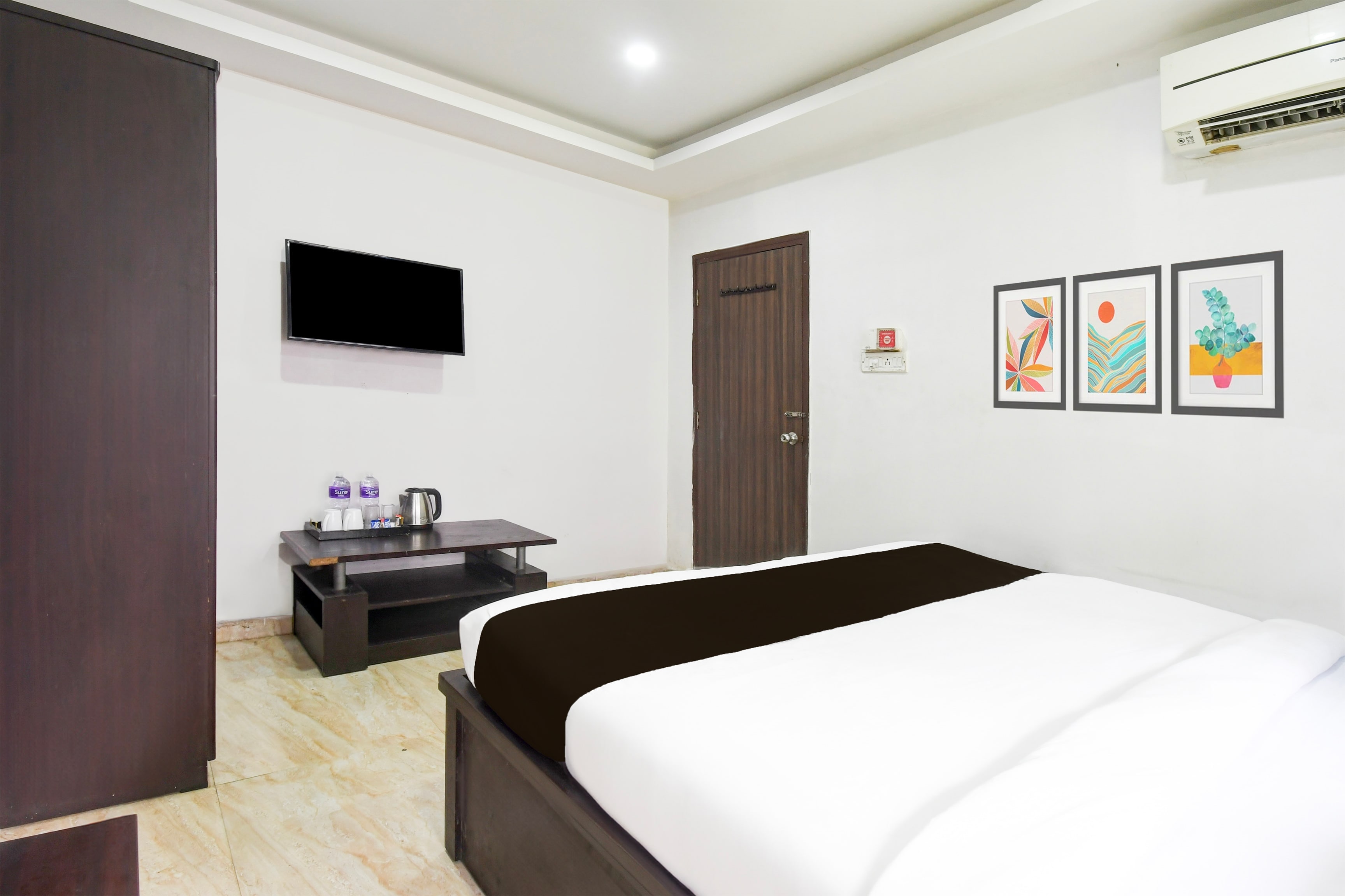 Hotel O New Alipore - Tap to explore photos