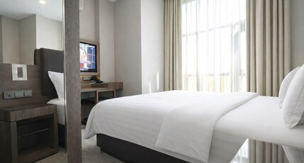Amrise Hotel Kitchener Room Type - Deluxe Room (King or Queen) Amrise Hotel Kitchener Room Type - Deluxe Room (King or Queen)
