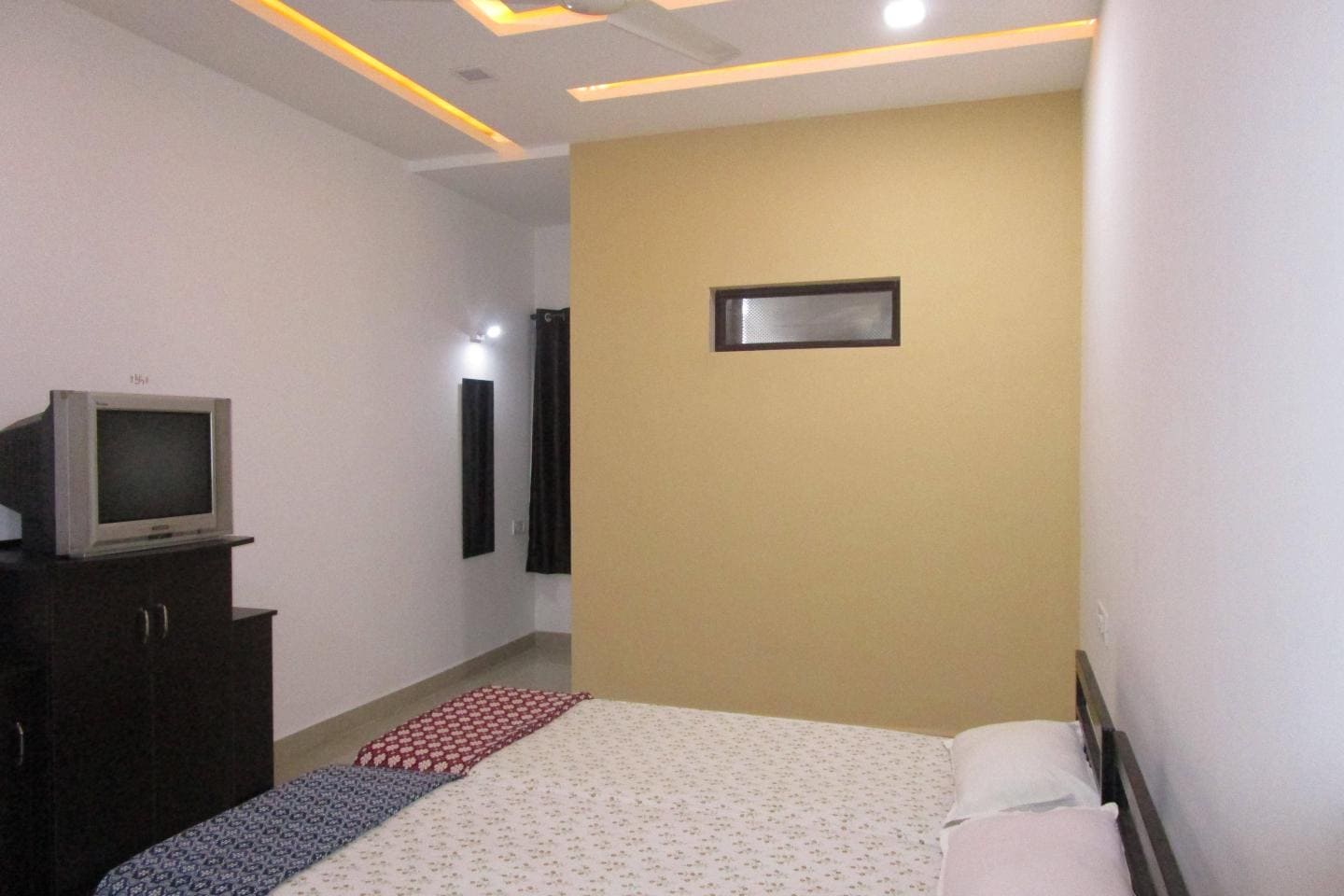Karkare Holiday Home | Rooms & Restaurant - Tap to explore photos