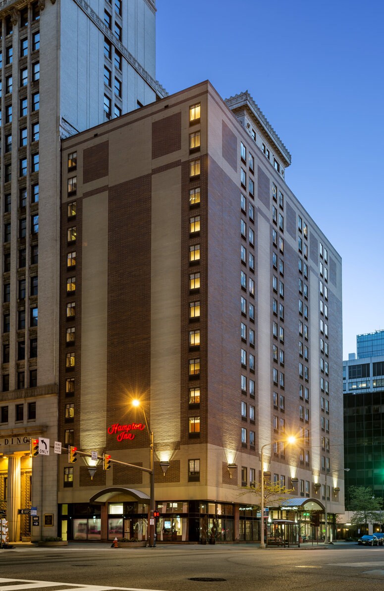Hampton Inn Cleveland Downtown - Tap to explore photos