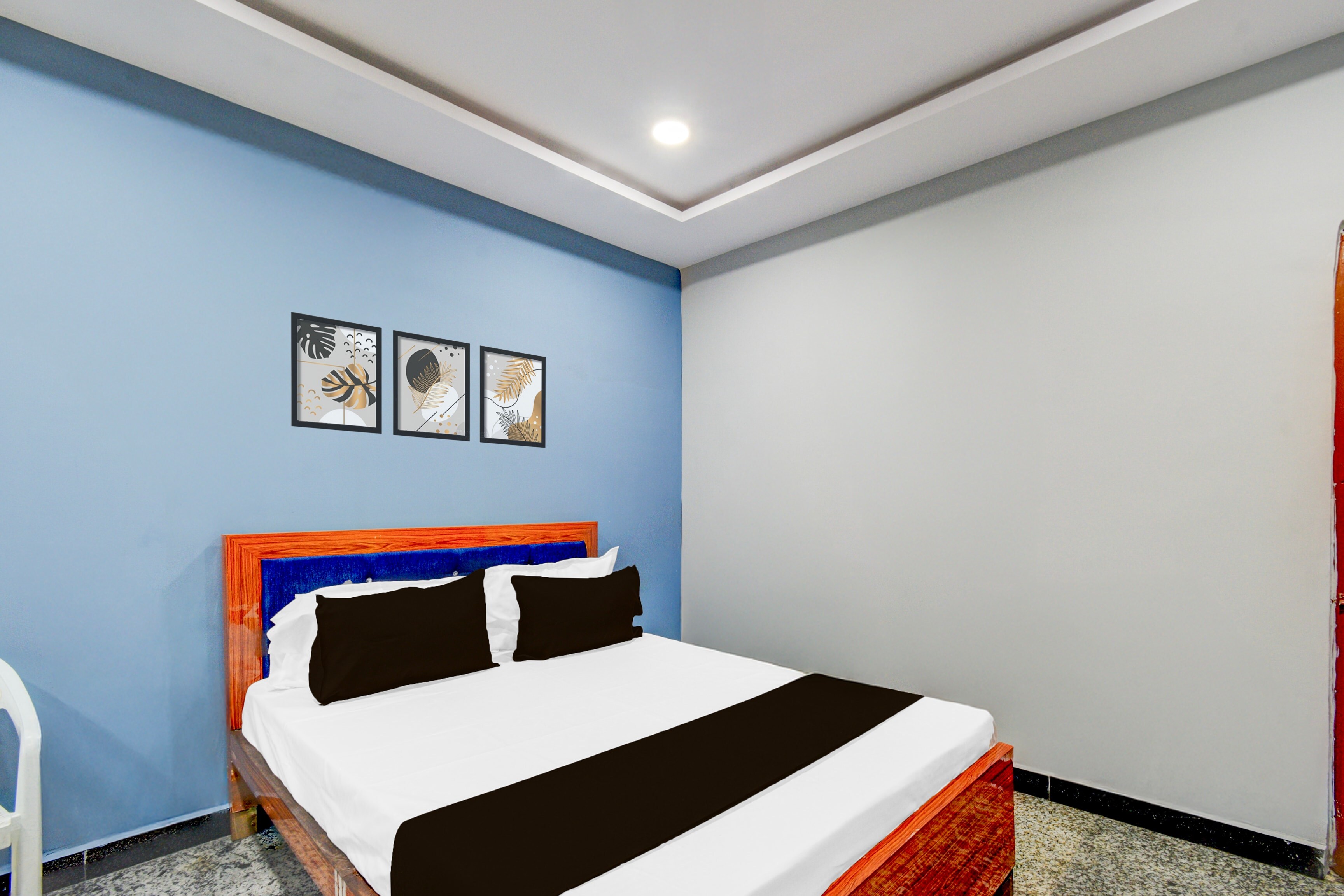 Hotel O Mjr Square Mall Hyderabad Formerly Ahis Grand - Tap to explore photos