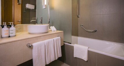 Holiday Inn ABU DHABI Room Type - Twin Beds Standard City View Non Smoking Holiday Inn ABU DHABI Room Type - Twin Beds Standard City View Non Smoking