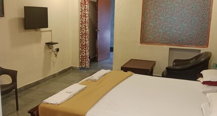 Hotel New College House Room Type - AC Double Deluxe