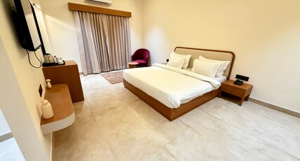 Pushpak Farms Room Type - Premium Suite with Bathtub
