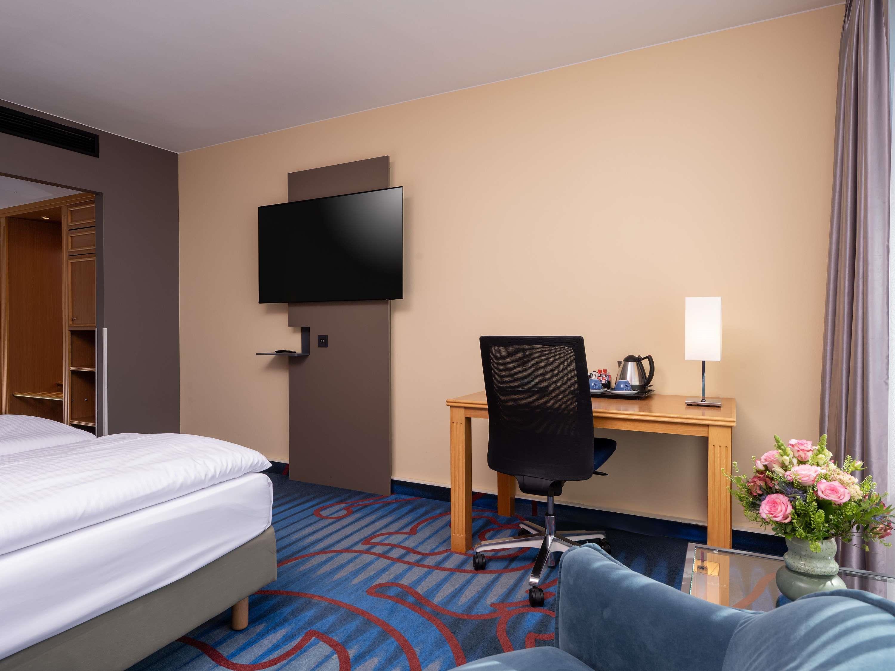 MERCURE HOTEL BERLIN TEMPELHOF - Tap to explore photos