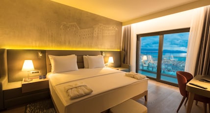 Radisson Blu Hotel Trabzon Room Type - Suite - Panoramic Views amp; Balcony
