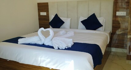 Hotel Shivansh Residency  Room Type - Deluxe Room with Monument View