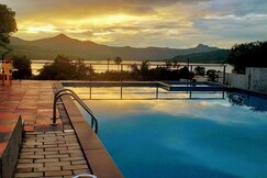 The Bob House | Rooms & Cafe