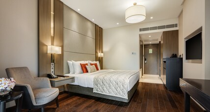 Palm Meadows Resort Room Type - Deluxe King Room Pool View with Balcony Palm Meadows Resort Room Type - Deluxe King Room Pool View with Balcony