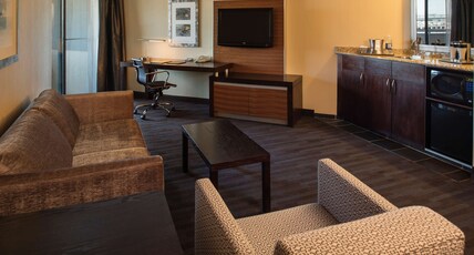 Hilton Winnipeg Airport Suites Room Type - 2 DOUBLES POOLSIDE ROOM