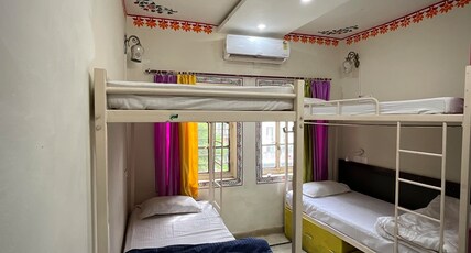Hotel Hanuman Ghat Room Type - 4 Bed AC Shared Room with Garden and City View