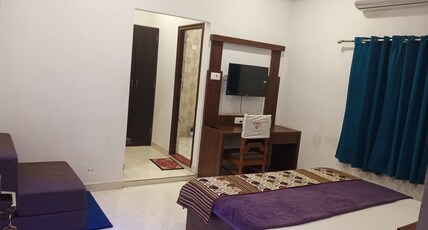 Hotel Gungun Room Type - Luxury AC Room with Ensuite Bathroom