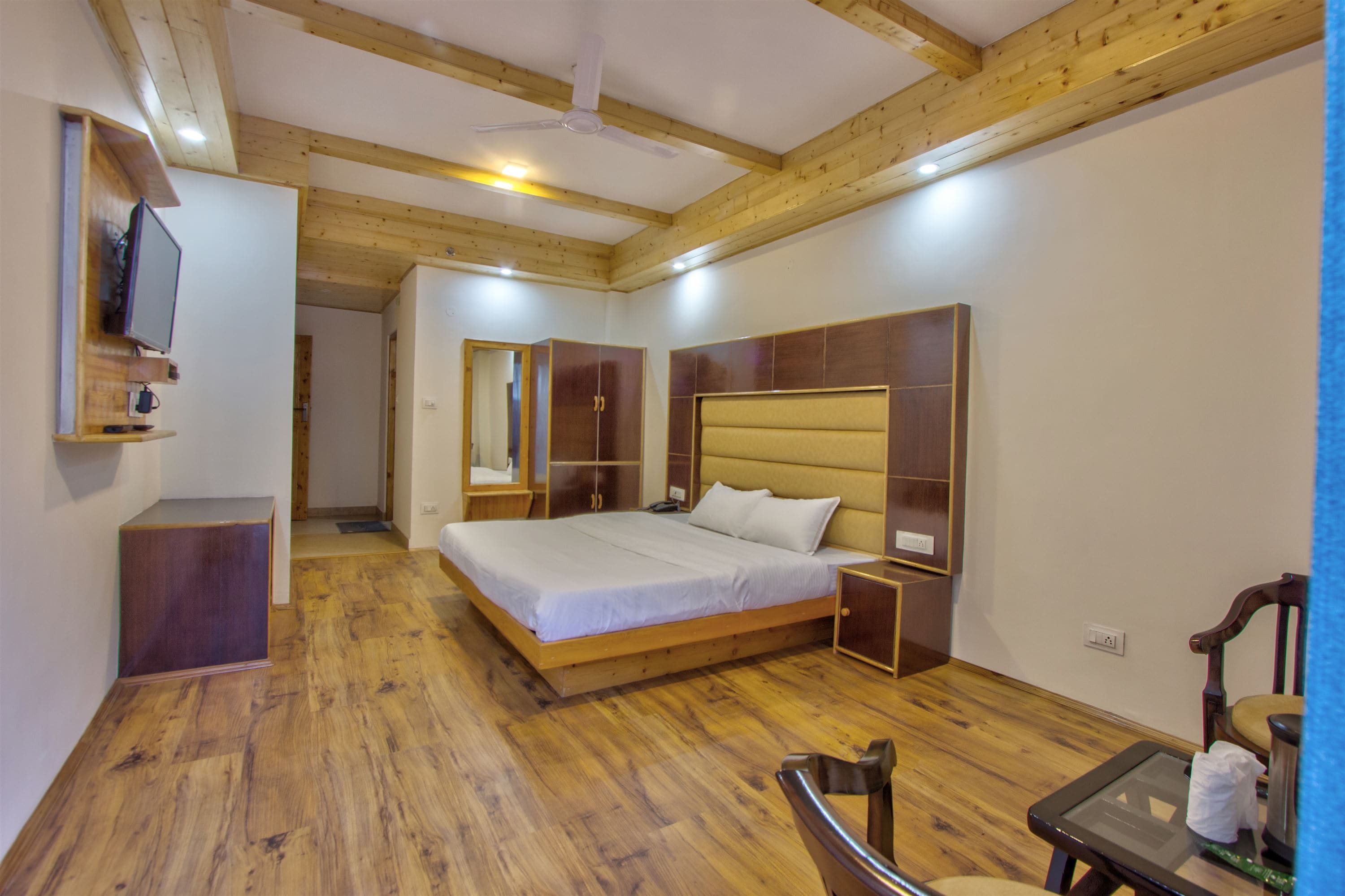 HOTEL MANALI BOUTIQUE - Tap to explore photos