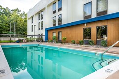 Hampton Inn by Hilton Waldorf