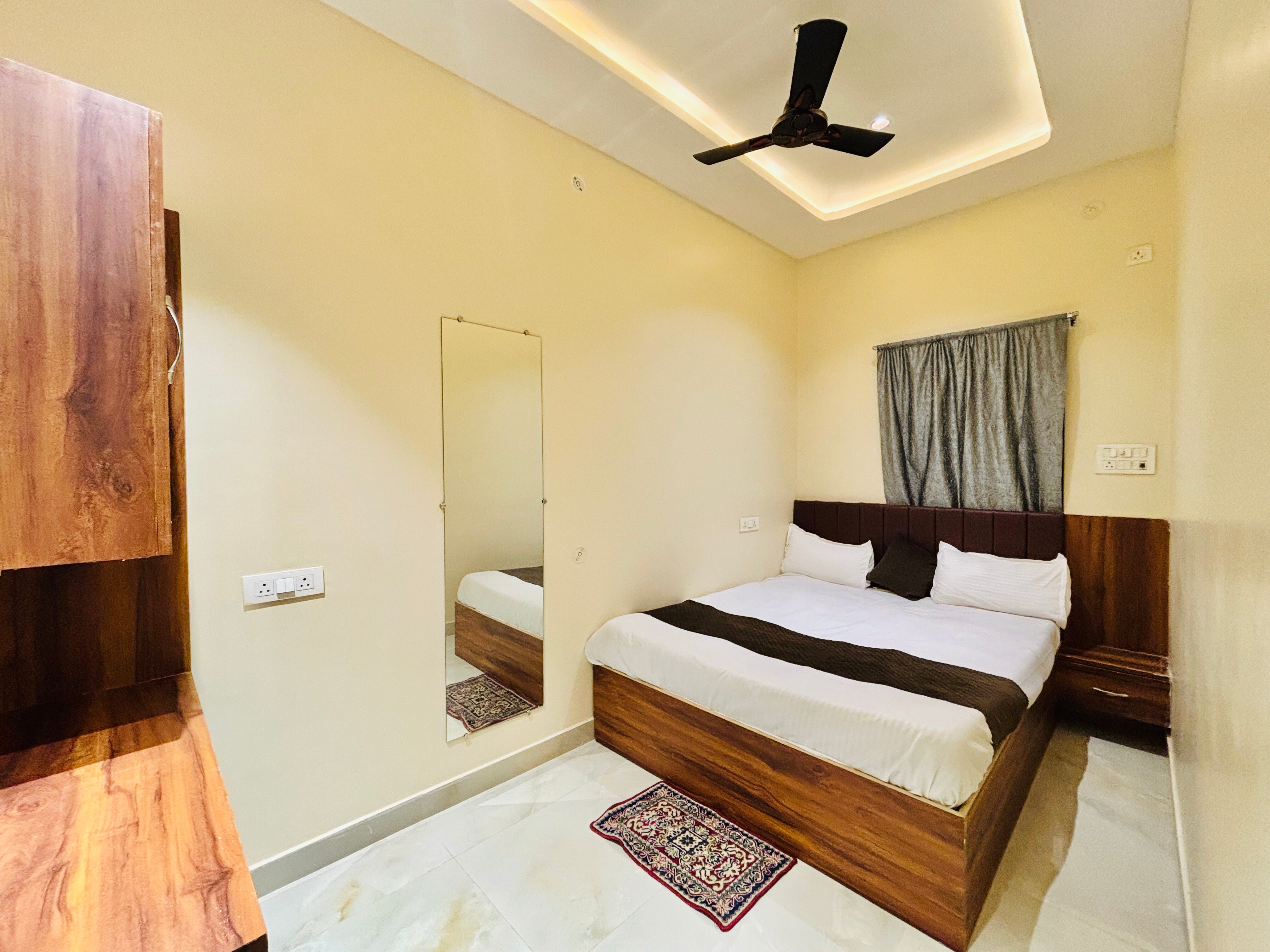 Hotel Shreeji Home Stay Varanasi - Tap to explore photos