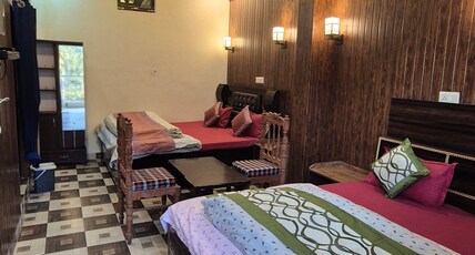 Bisht Hotel And Restaurant Room Type - Deluxe King Room