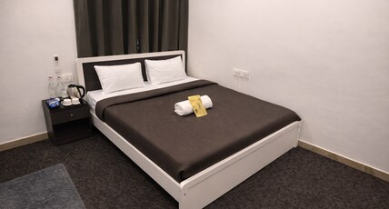 Loop by Zolo Koramangala, Bangalore Room Type - Deluxe Queen Room | AC