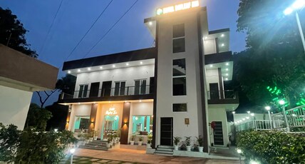 Hotel Bayleaf inn Room Type - Deluxe Room with King Bed with Hill View