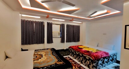 Bebi Palace Varanasi Room Type - Deluxe Four-Bedded AC Room