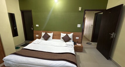 Hotel Rishabh Room Type - Bedroom 3