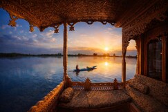 HOUSEBOAT LAVISH PEARL