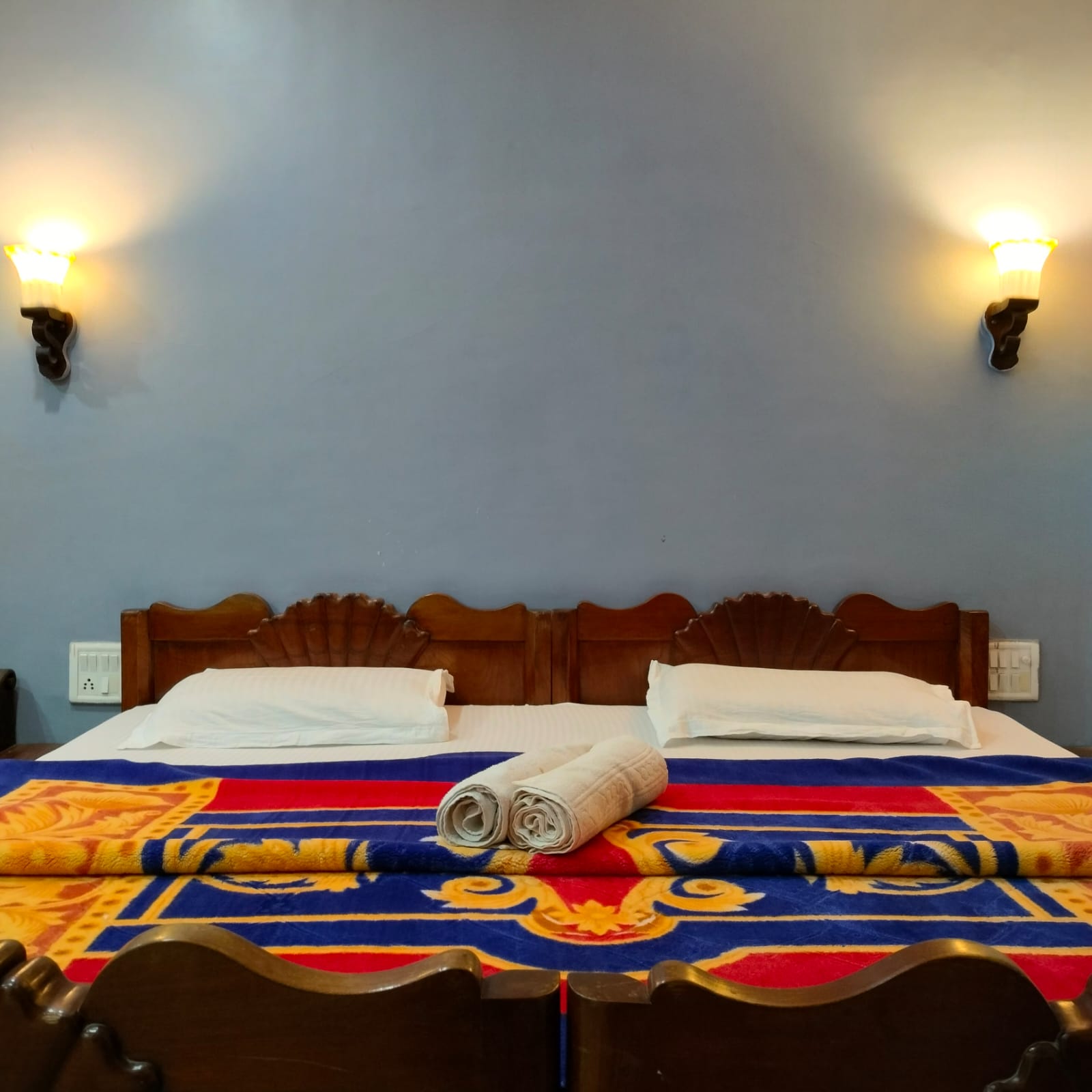 Breeze Inn Bungalow Rooms - Tap to explore photos