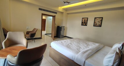 THE WHITE ELEPHANT BOARDING & LODGING Room Type - 1 Bedroom Suite with Balcony THE WHITE ELEPHANT BOARDING & LODGING Room Type - 1 Bedroom Suite with Balcony