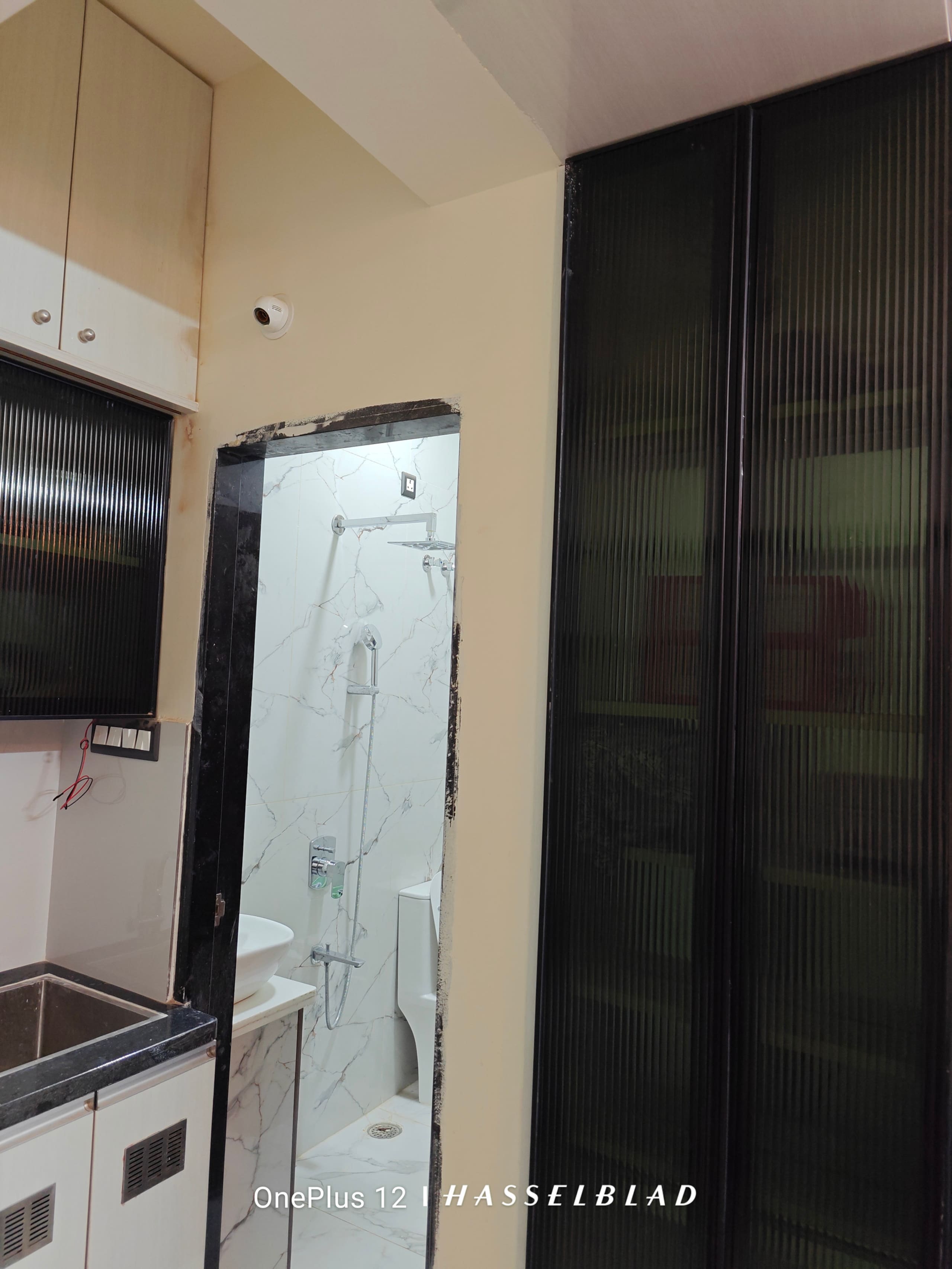 Premium Room w Private Bath and Wi Fi Hyd - Tap to explore photos